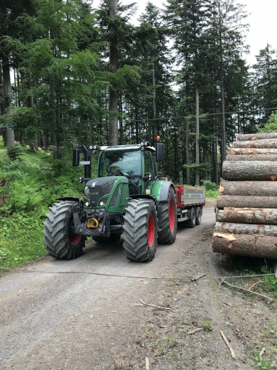 Fendt 516 mit Kipper